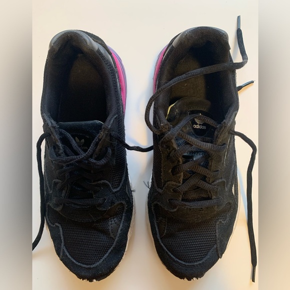 Women’s size 6 Adidas Falcon - Picture 4 of 5